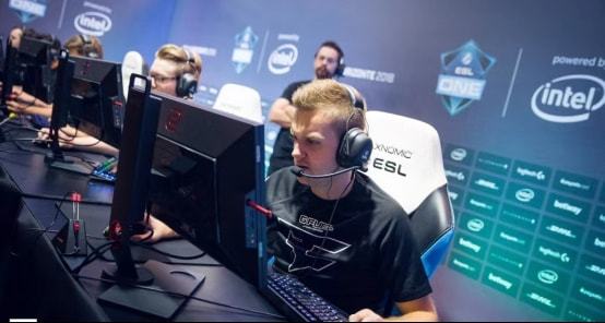 承受巨大的 承受巨大的